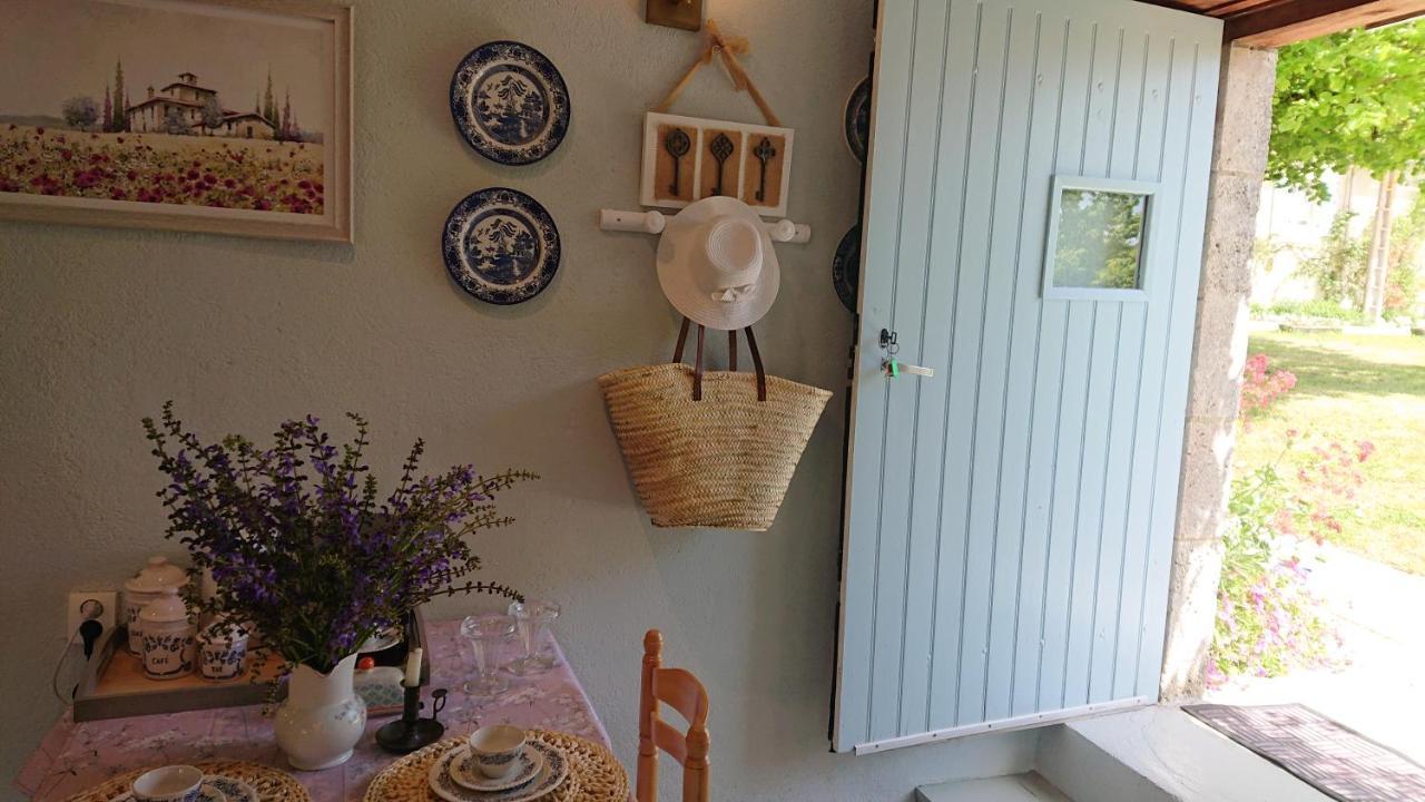 La Colline De Tilleul - Les Deux Puits - Cosy With Swimming Pool Near Aubeterre Holiday home *