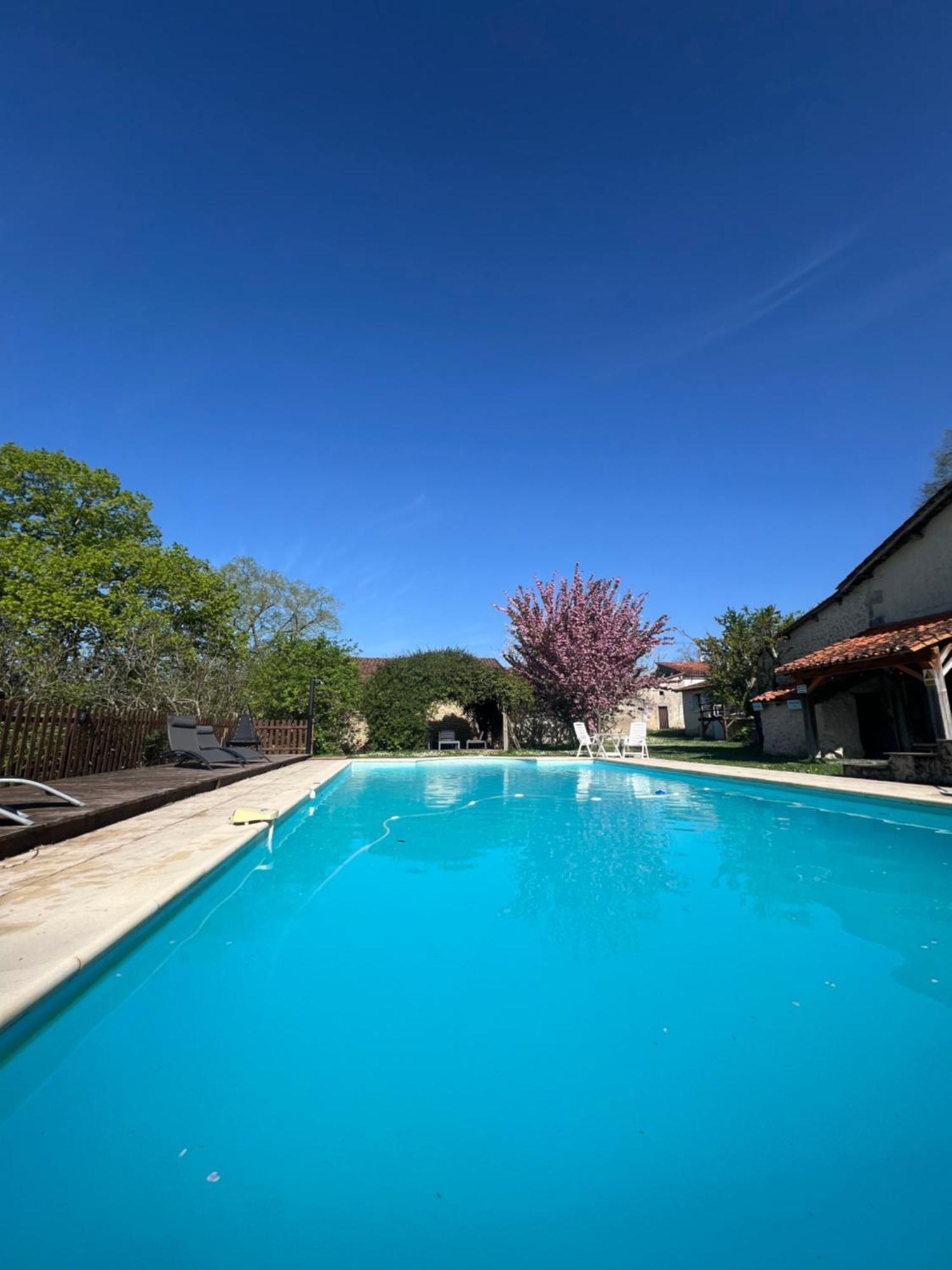 La Colline De Tilleul - Les Deux Puits - Cosy With Swimming Pool Near Aubeterre Holiday home *